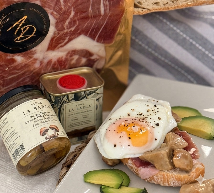 TOSTA DE BASE DE JAMÓN IBÉRICO, BOLETUS Y HUEVO