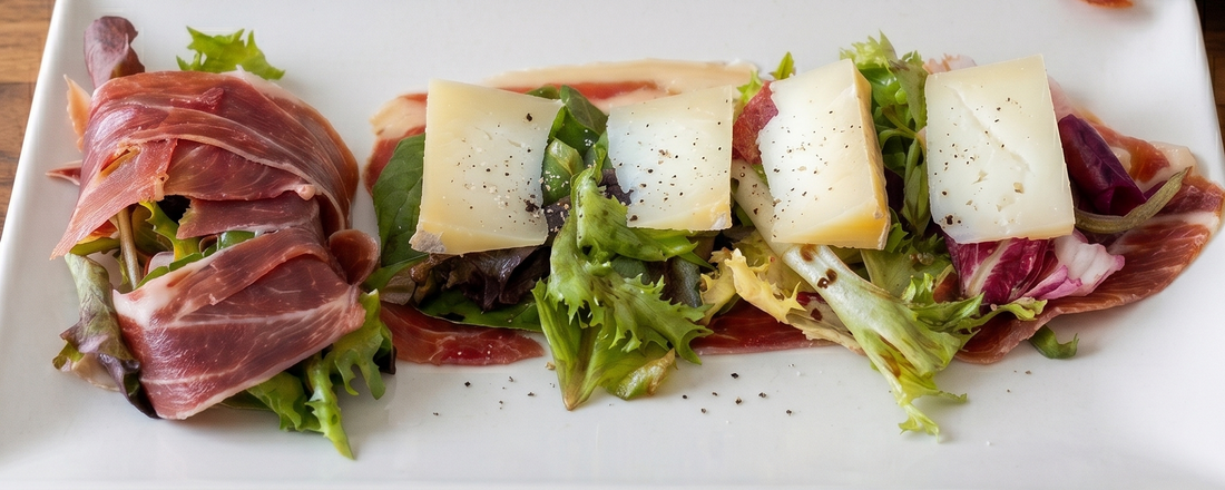 Rulo de Jamón Ibérico con Ensalada