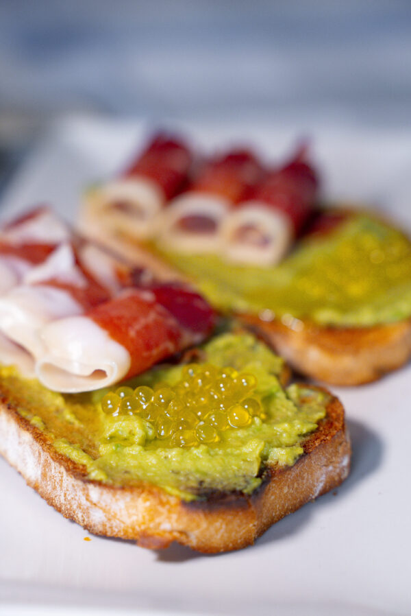 Tosta Gourmet de Aguacate y Jamón Ibérico