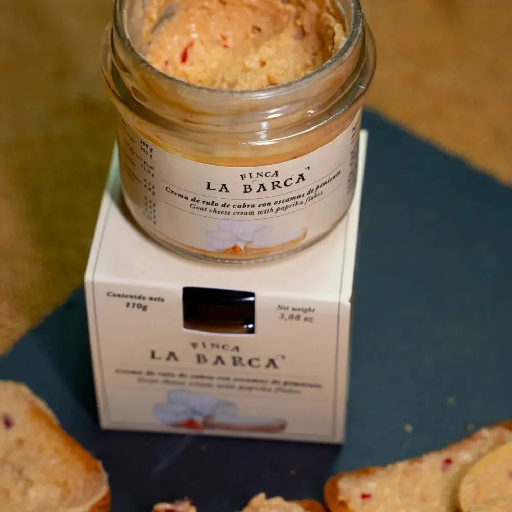 Crema de Queso Rulo de Cabra con Escamas de Pimiento Ahumado