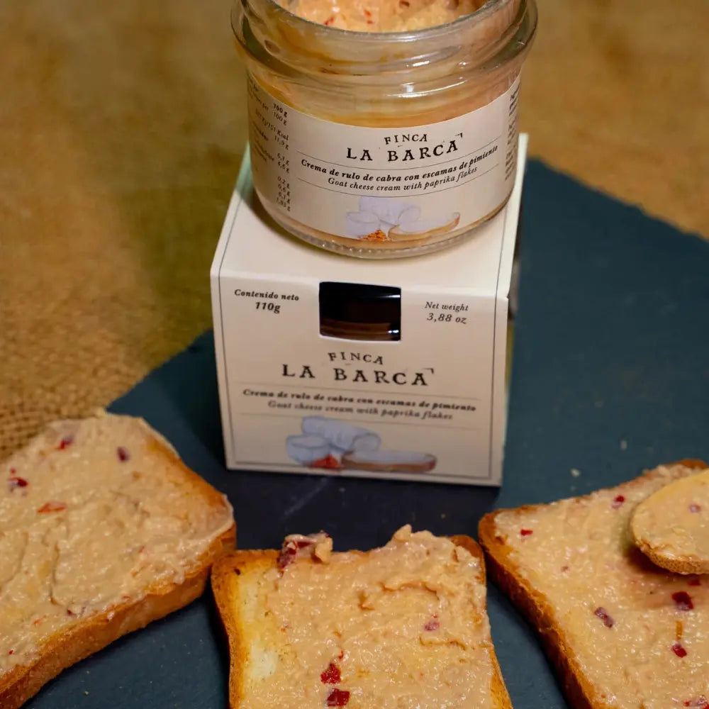Crema de Queso Rulo de Cabra con Escamas de Pimiento Ahumado